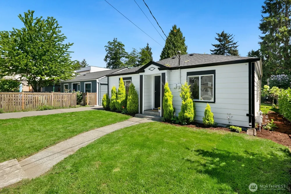 9032 15th Avenue SW Seattle, WA 98106