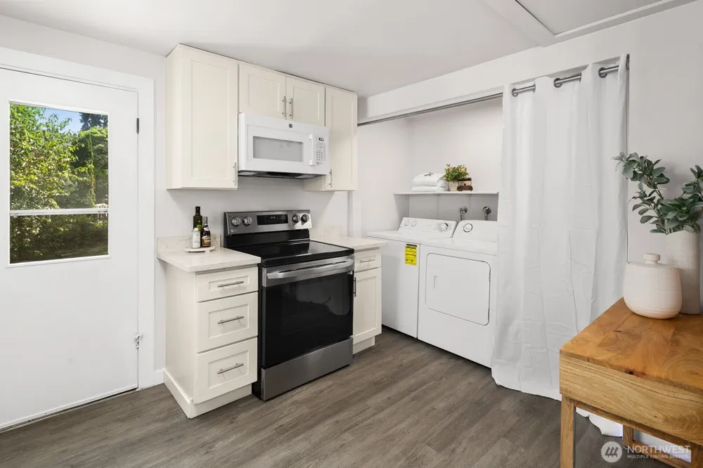 9032 15th Avenue SW Seattle, WA 98106
