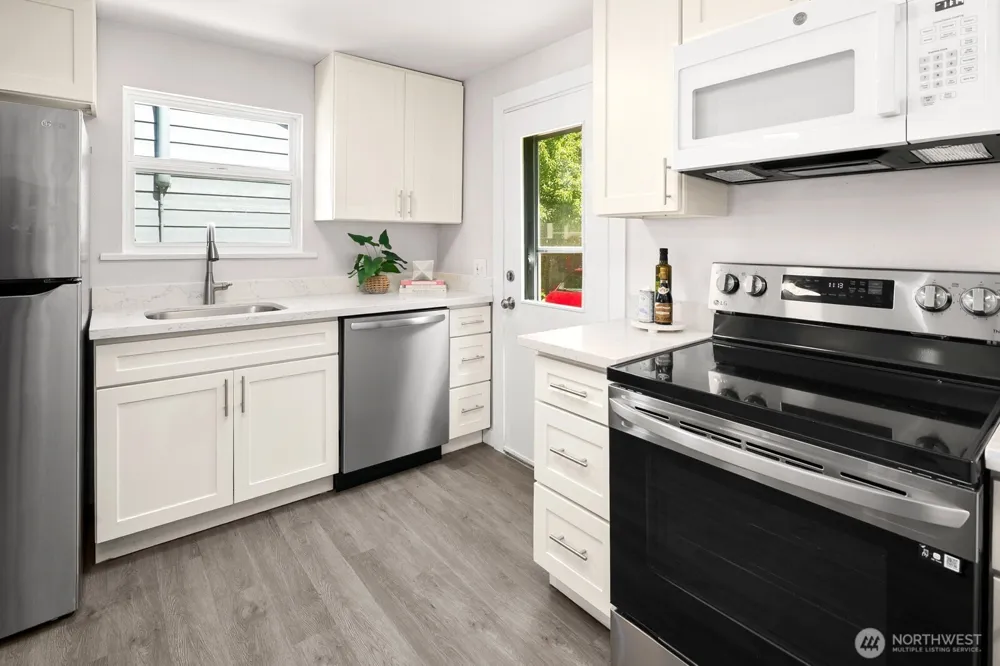 9032 15th Avenue SW Seattle, WA 98106