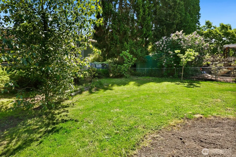 9032 15th Avenue SW Seattle, WA 98106