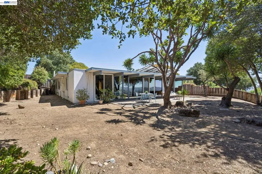 5314 Crown Ct Castro Valley, CA 94552
