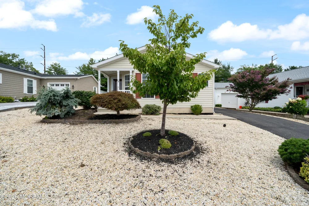 48 Fort Lee Drive Manahawkin, NJ 08050