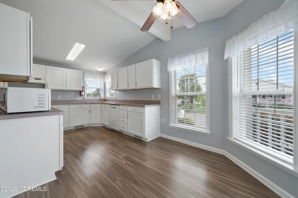 48 Fort Lee Drive Manahawkin, NJ 08050