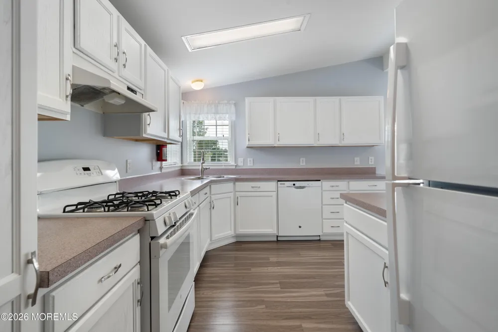 48 Fort Lee Drive Manahawkin, NJ 08050