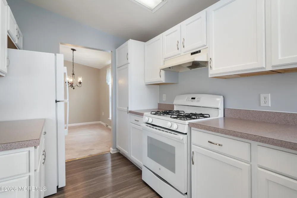 48 Fort Lee Drive Manahawkin, NJ 08050