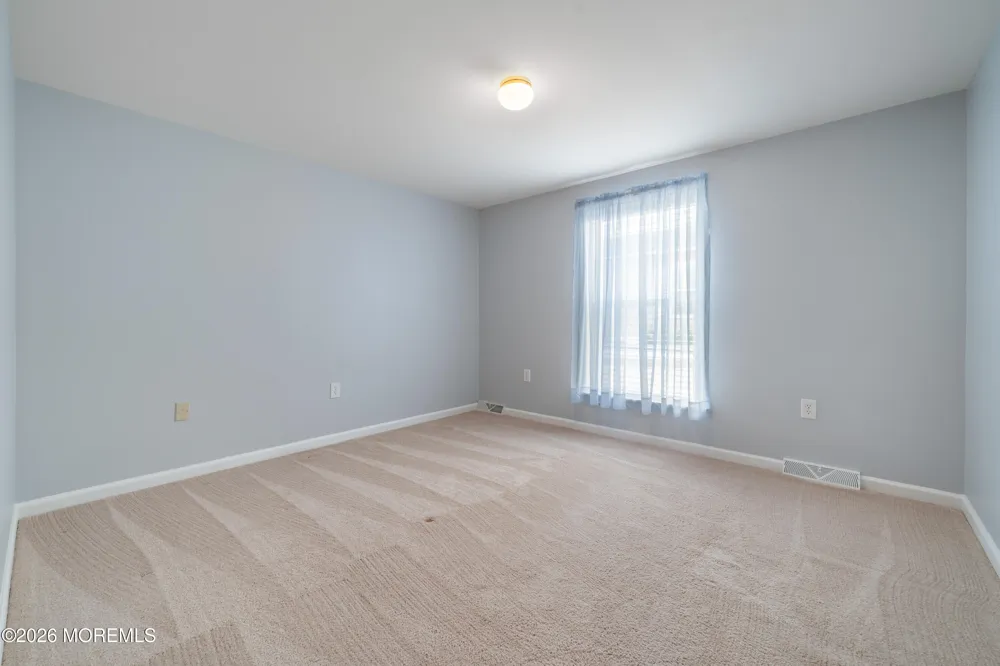48 Fort Lee Drive Manahawkin, NJ 08050