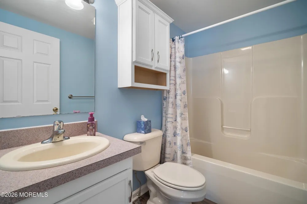 48 Fort Lee Drive Manahawkin, NJ 08050