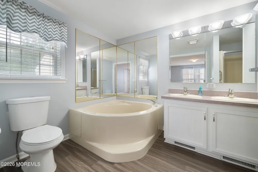 48 Fort Lee Drive Manahawkin, NJ 08050