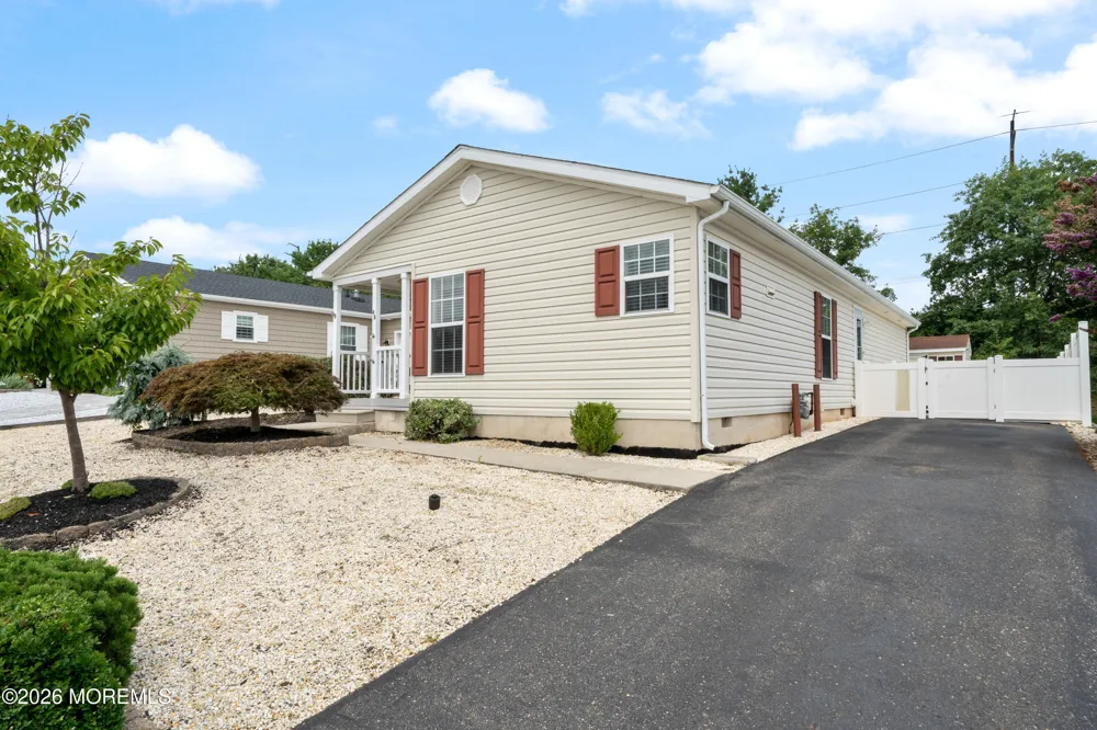 48 Fort Lee Drive Manahawkin, NJ 08050
