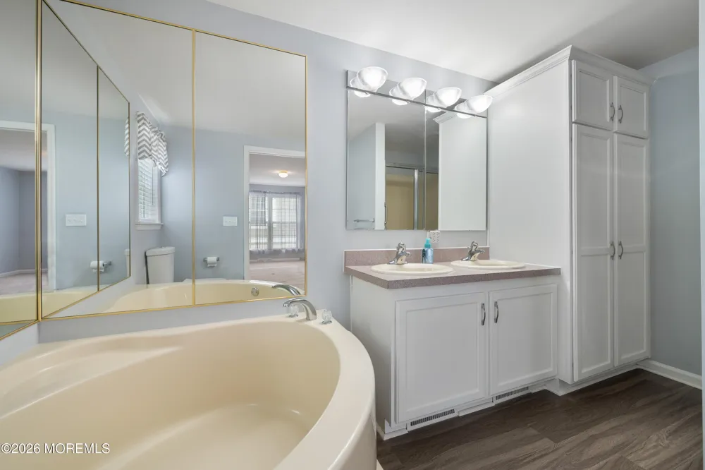 48 Fort Lee Drive Manahawkin, NJ 08050