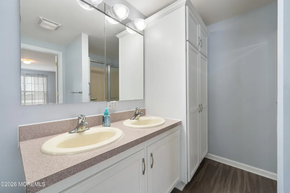 48 Fort Lee Drive Manahawkin, NJ 08050