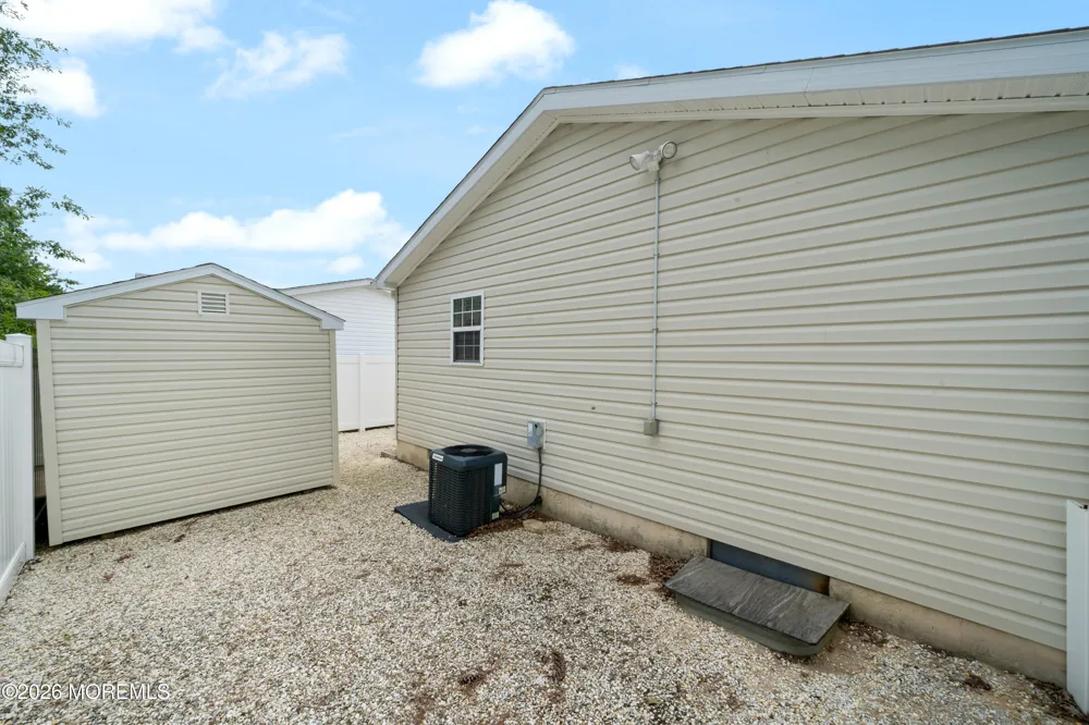 48 Fort Lee Drive Manahawkin, NJ 08050