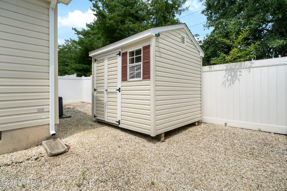 48 Fort Lee Drive Manahawkin, NJ 08050