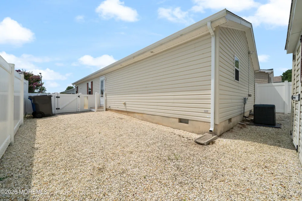 48 Fort Lee Drive Manahawkin, NJ 08050