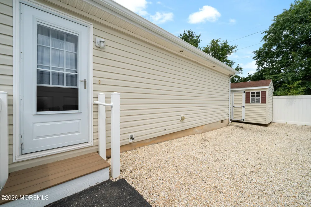 48 Fort Lee Drive Manahawkin, NJ 08050