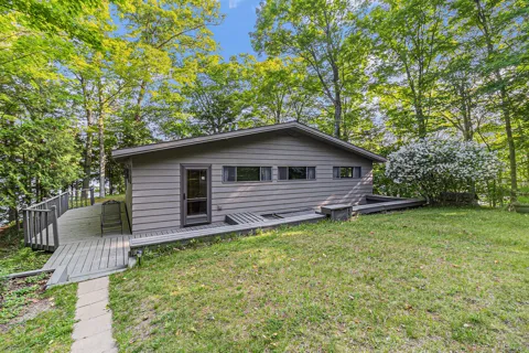 6253 Loggers Lane