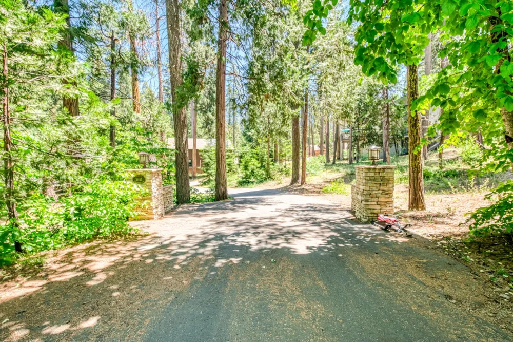 39145 Checkerbloom Lane Shaver Lake, CA 93664
