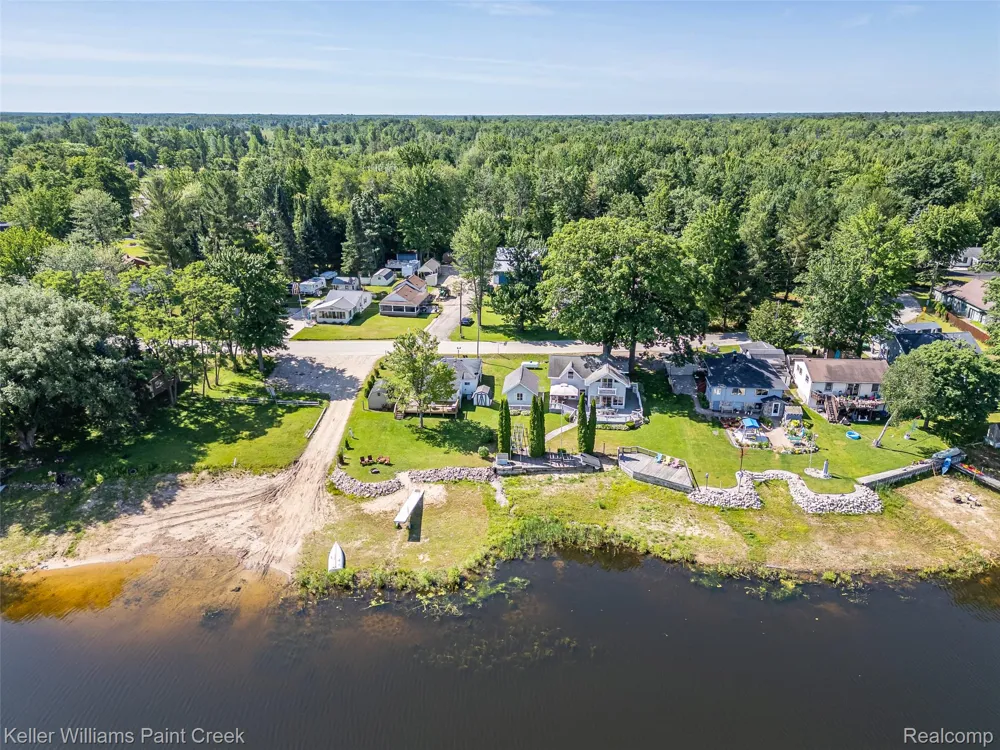 1379 Sioux Street Gladwin City, MI 48624