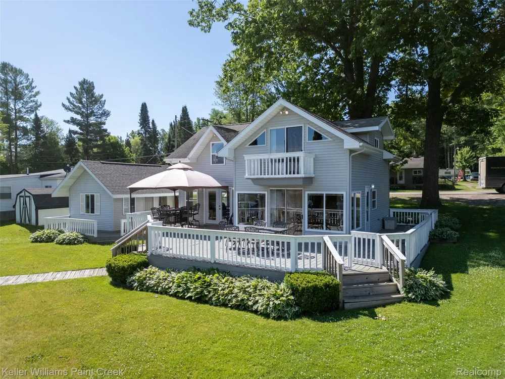 1379 Sioux Street Gladwin City, MI 48624