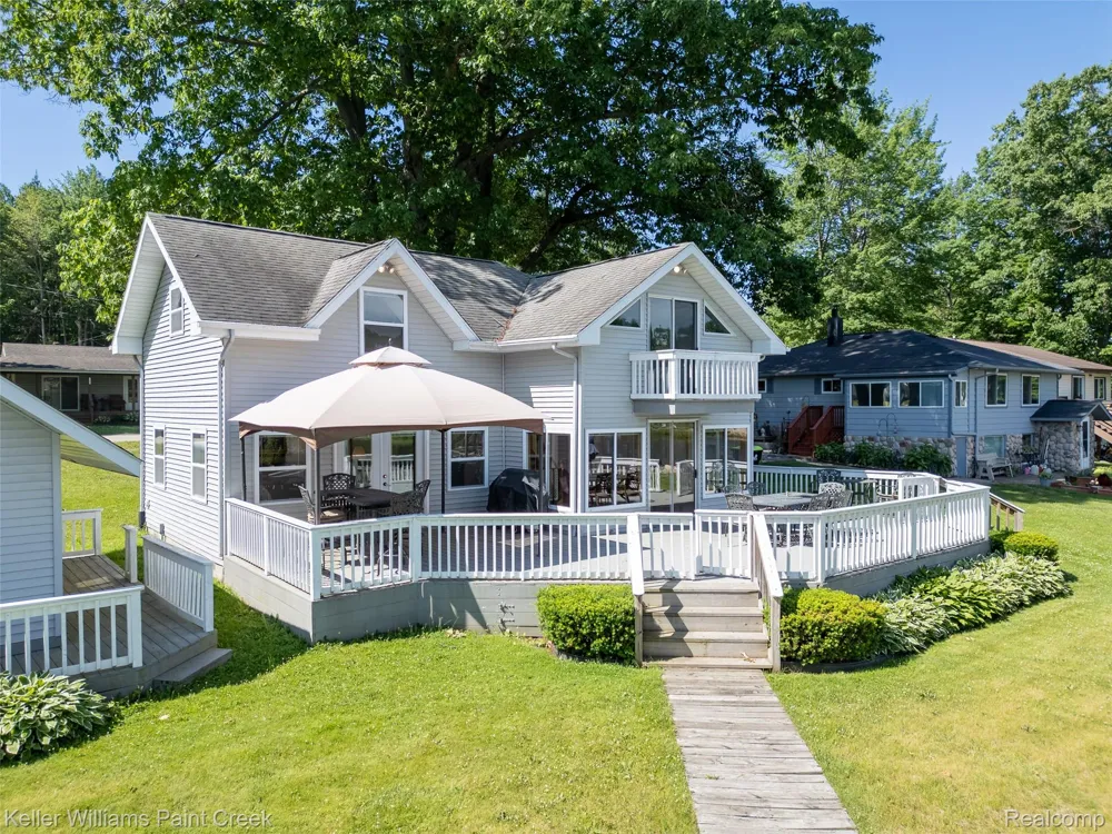 1379 Sioux Street Gladwin City, MI 48624