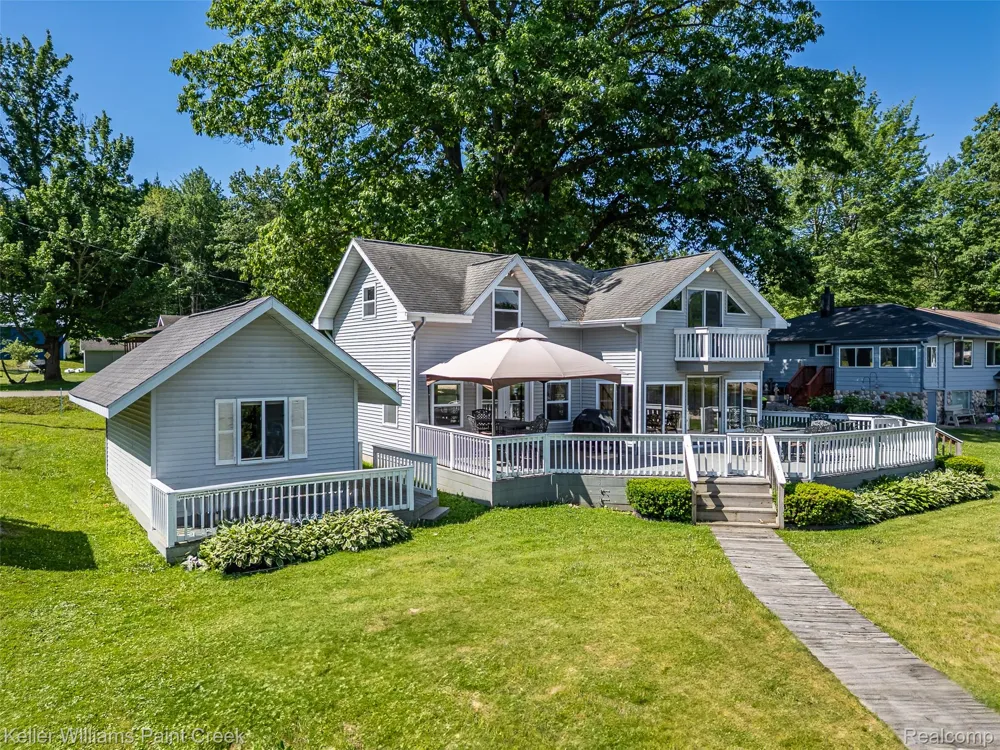 1379 Sioux Street Gladwin City, MI 48624