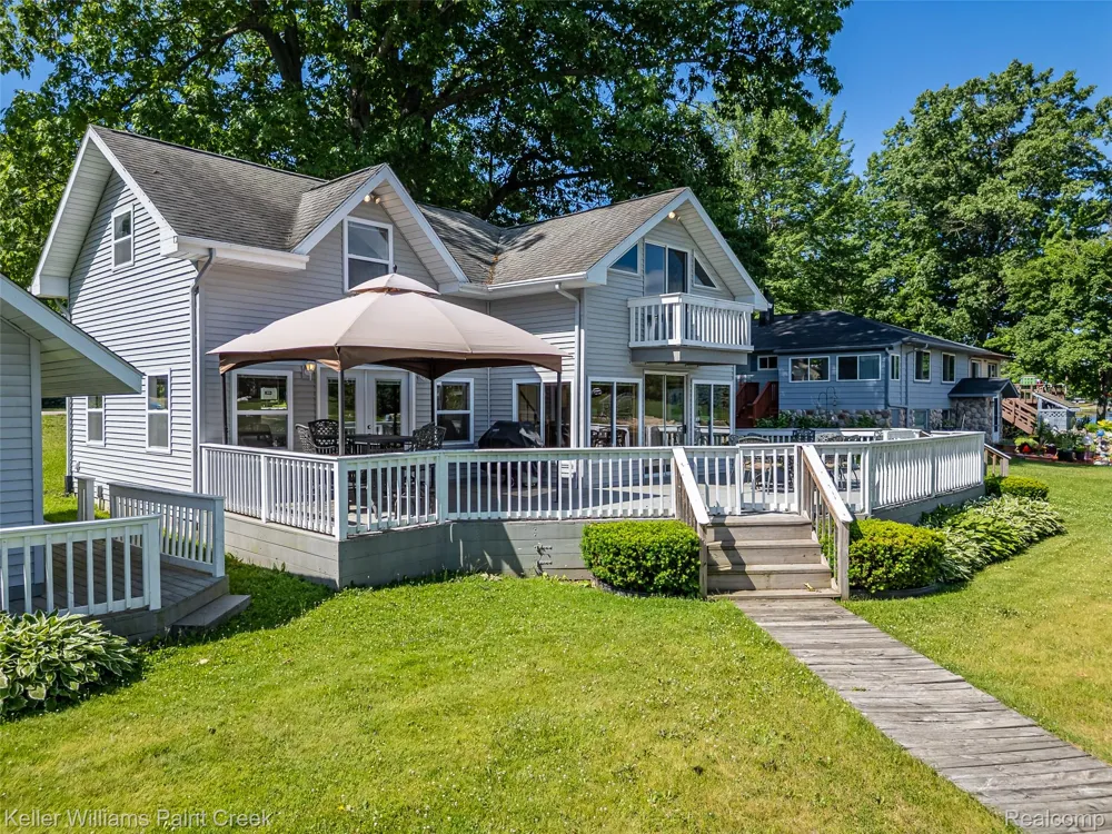 1379 Sioux Street Gladwin City, MI 48624