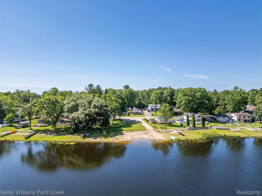 1379 Sioux Street Gladwin City, MI 48624