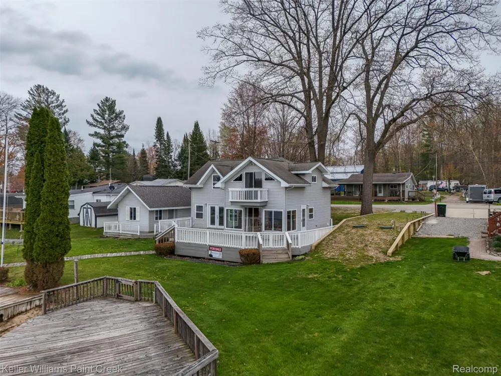 1379 Sioux Street Gladwin City, MI 48624