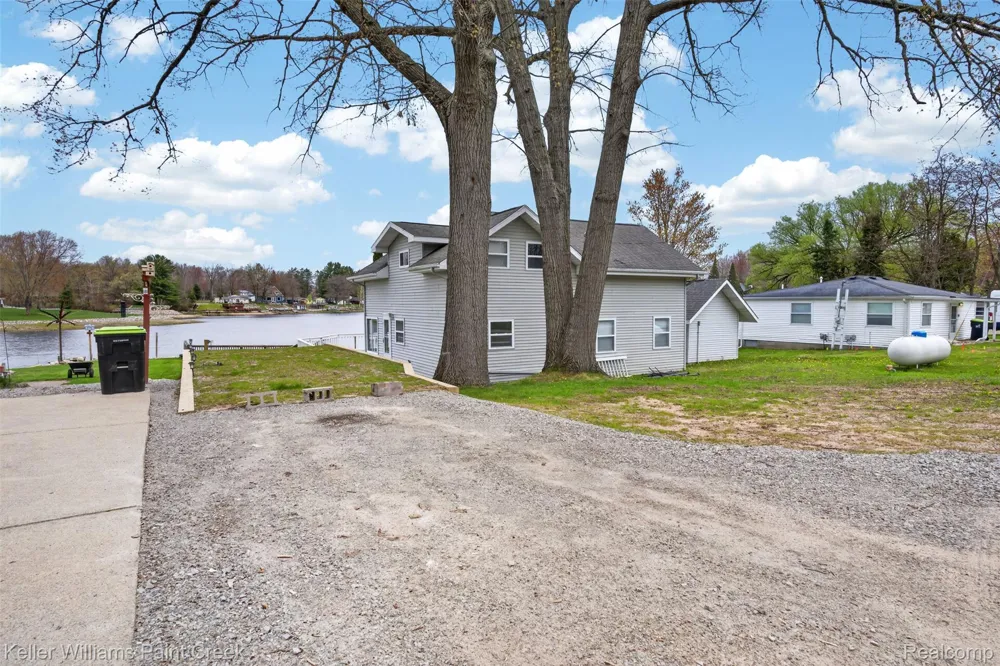 1379 Sioux Street Gladwin City, MI 48624