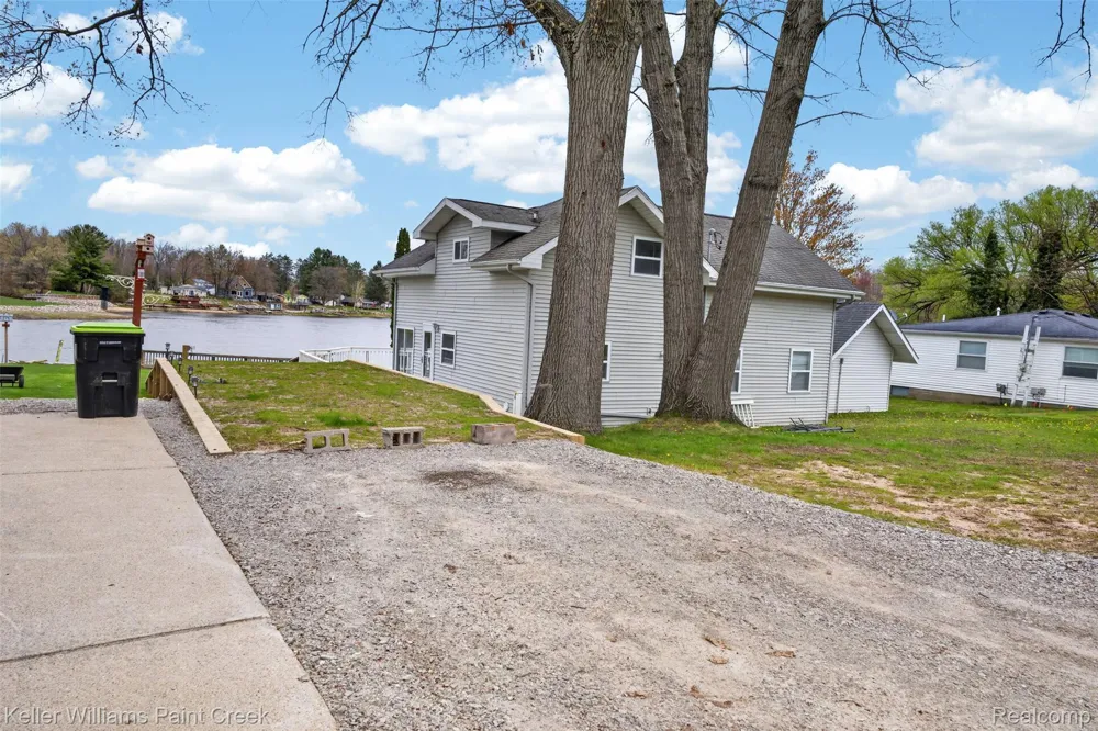 1379 Sioux Street Gladwin City, MI 48624