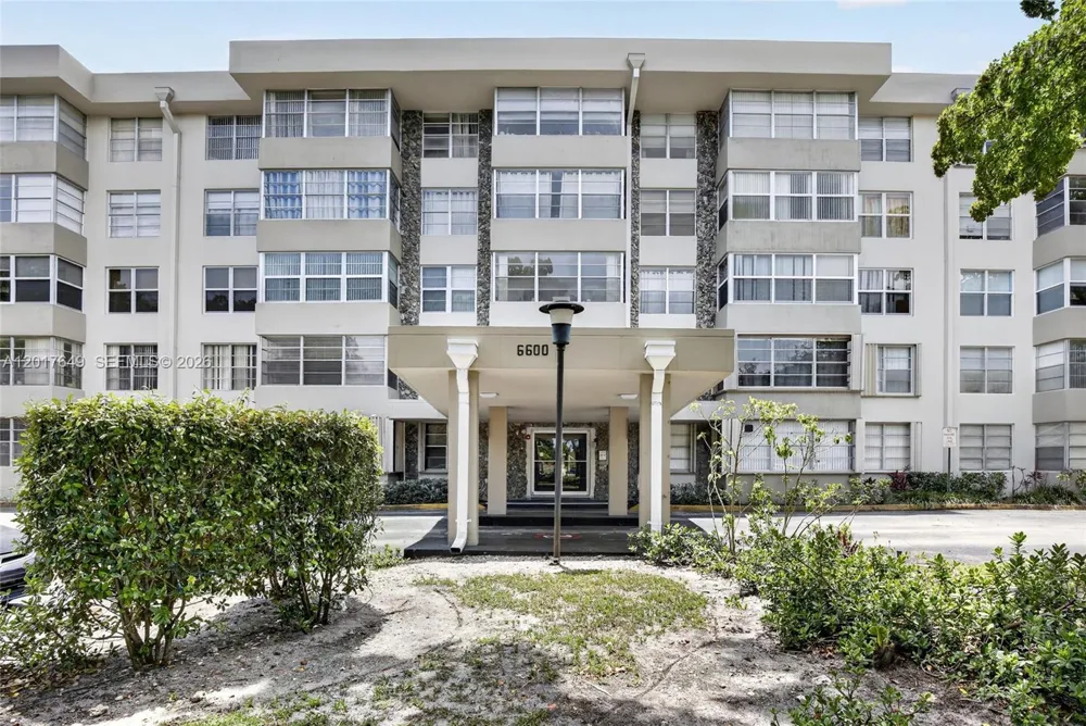 6600 Cypress Rd #504 Plantation, FL 33317