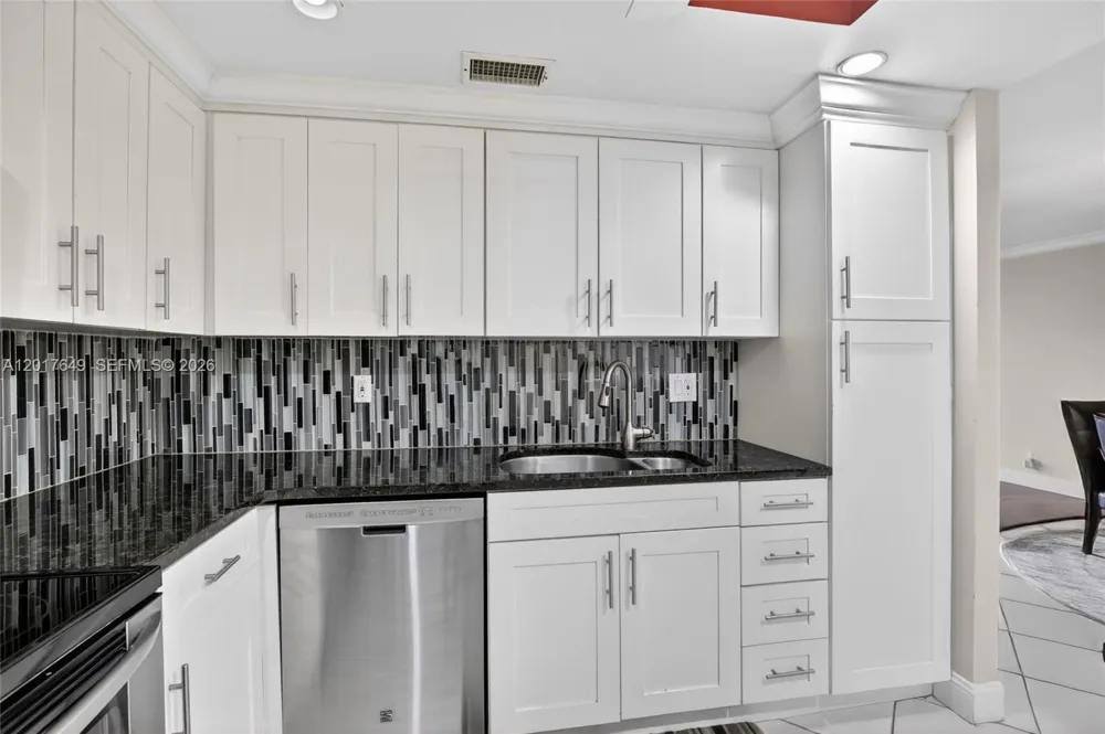 6600 Cypress Rd #504 Plantation, FL 33317
