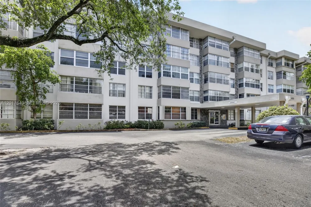 6600 Cypress Rd #504 Plantation, FL 33317