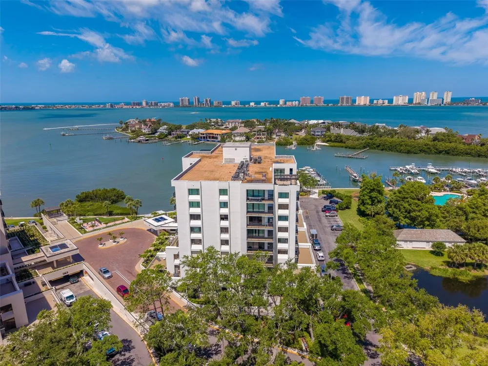 8 BELLEVIEW BOULEVARD #507 Belleair, FL 33756