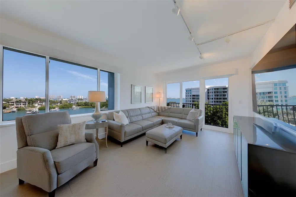 8 BELLEVIEW BOULEVARD #507 Belleair, FL 33756