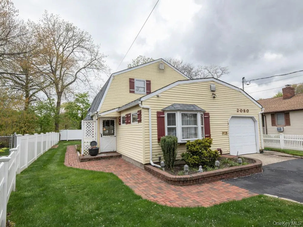 2080 Seamans Neck Road Seaford, NY 11783
