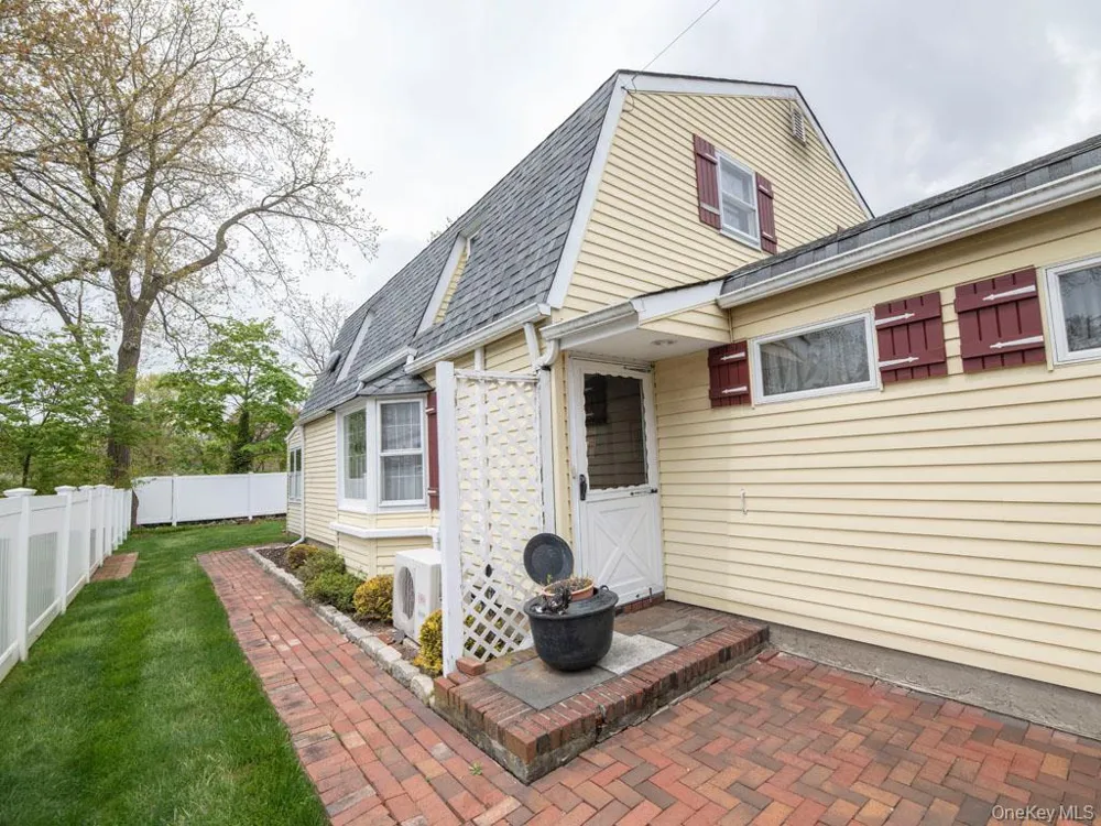 2080 Seamans Neck Road Seaford, NY 11783