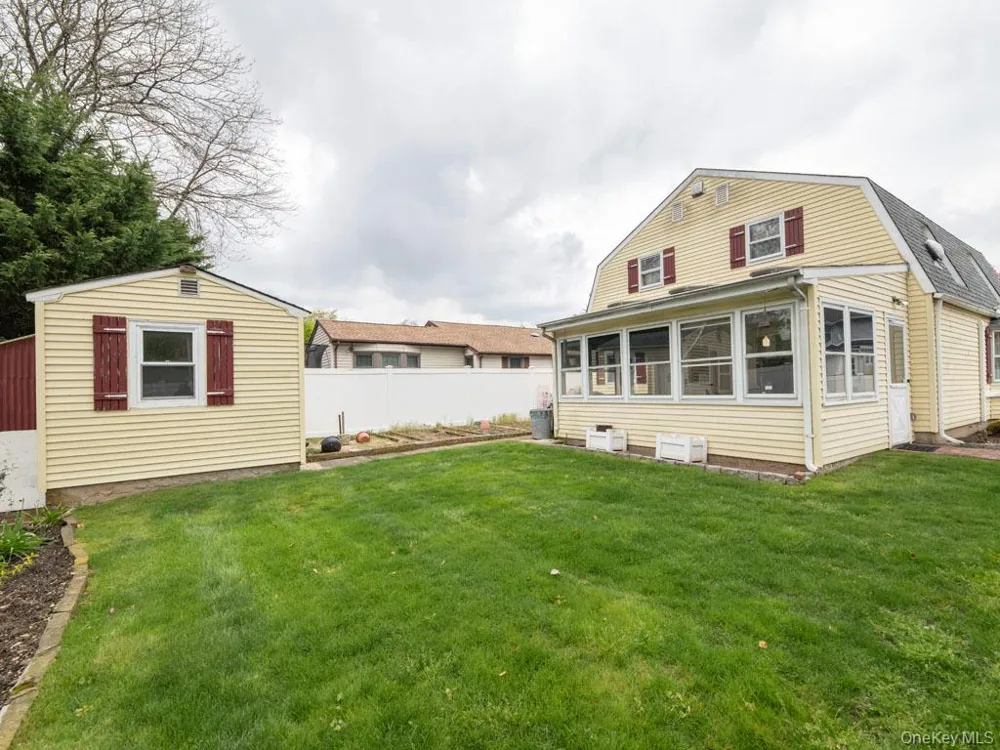 2080 Seamans Neck Road Seaford, NY 11783