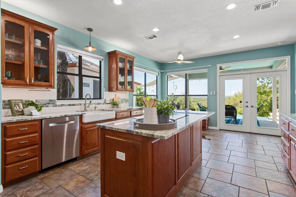 1121 Kings Cove Drive Canyon Lake, TX 78133