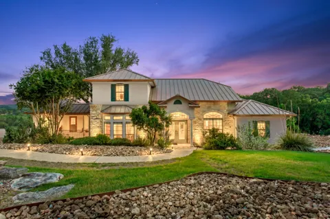 1121 Kings Cove Drive