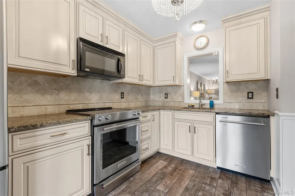 204 Twin Brook Court Carmel, NY 10512