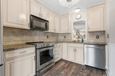 204 Twin Brook Court
