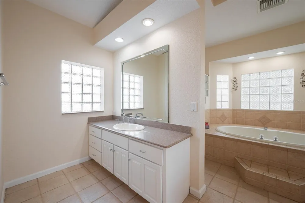 1015 VENETIAN AVENUE Orlando, FL 32804