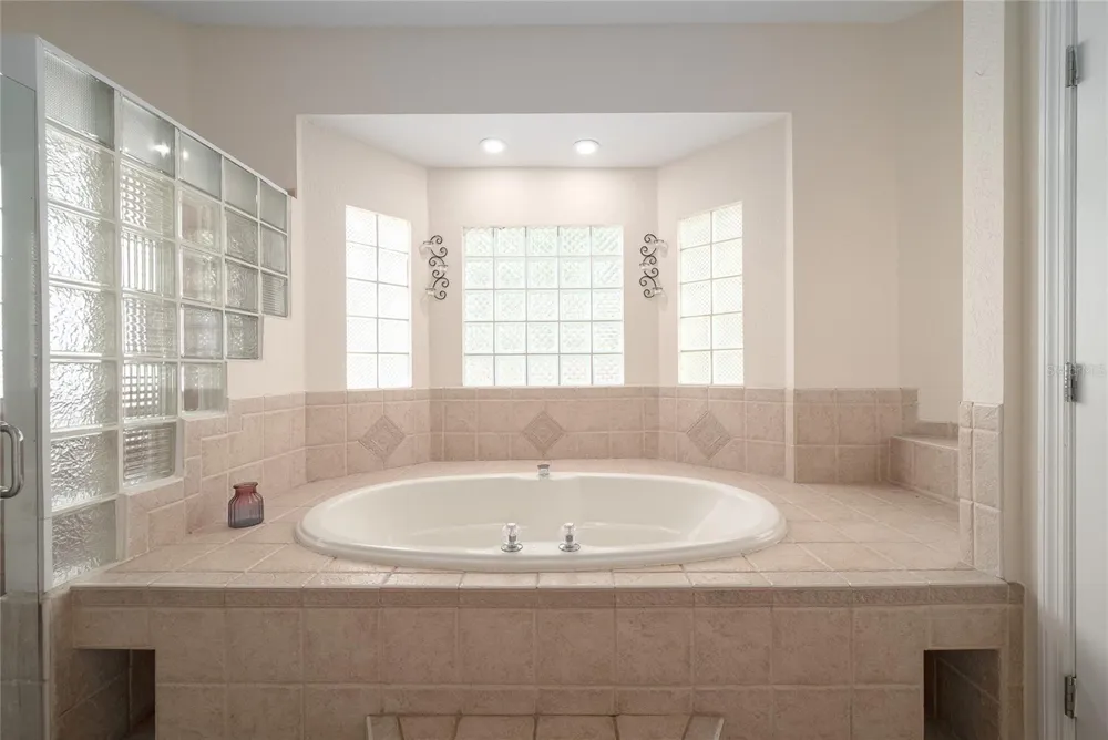 1015 VENETIAN AVENUE Orlando, FL 32804