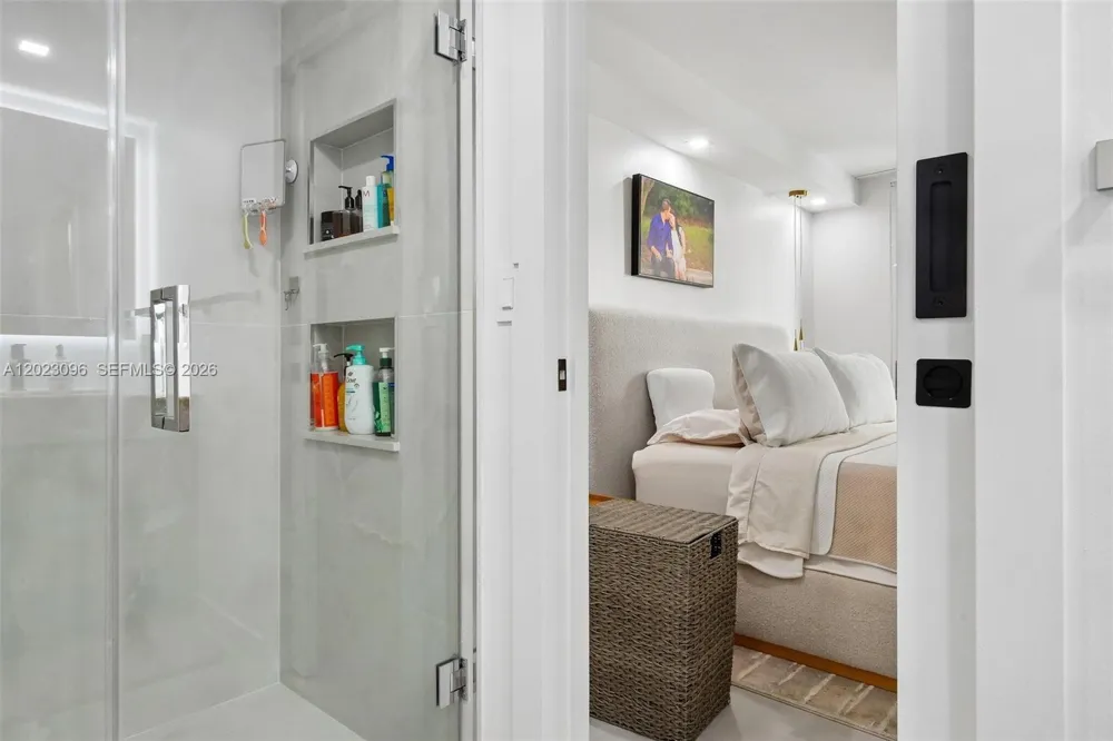 425 Grapetree Dr #211 Key Biscayne, FL 33149