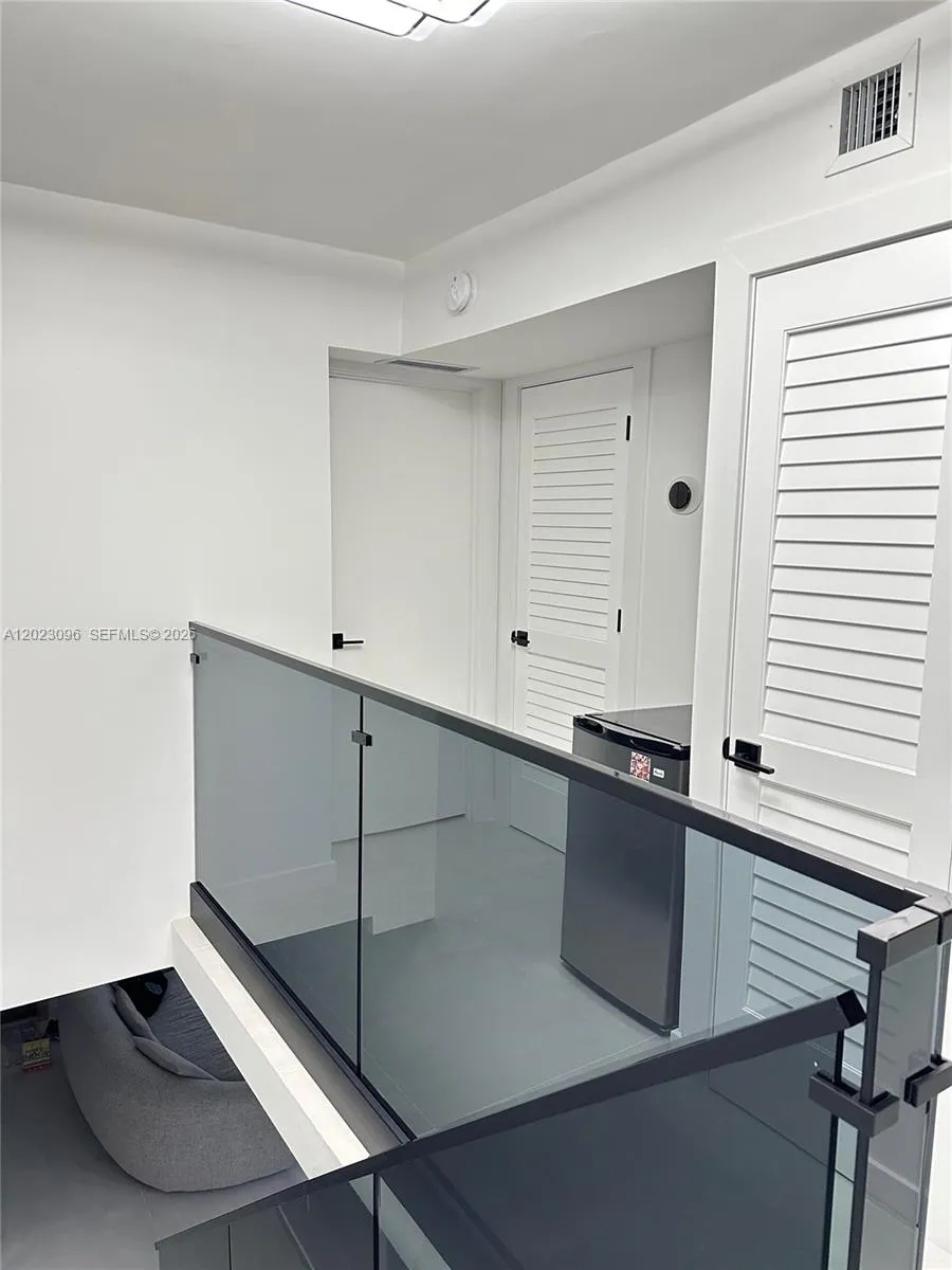 425 Grapetree Dr #211 Key Biscayne, FL 33149