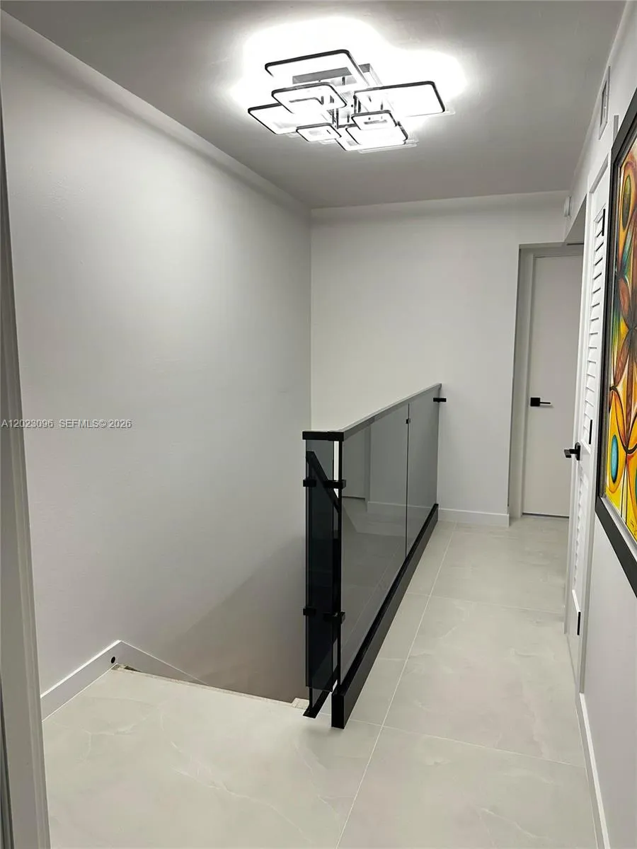 425 Grapetree Dr #211 Key Biscayne, FL 33149
