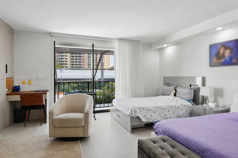 425 Grapetree Dr #211 Key Biscayne, FL 33149