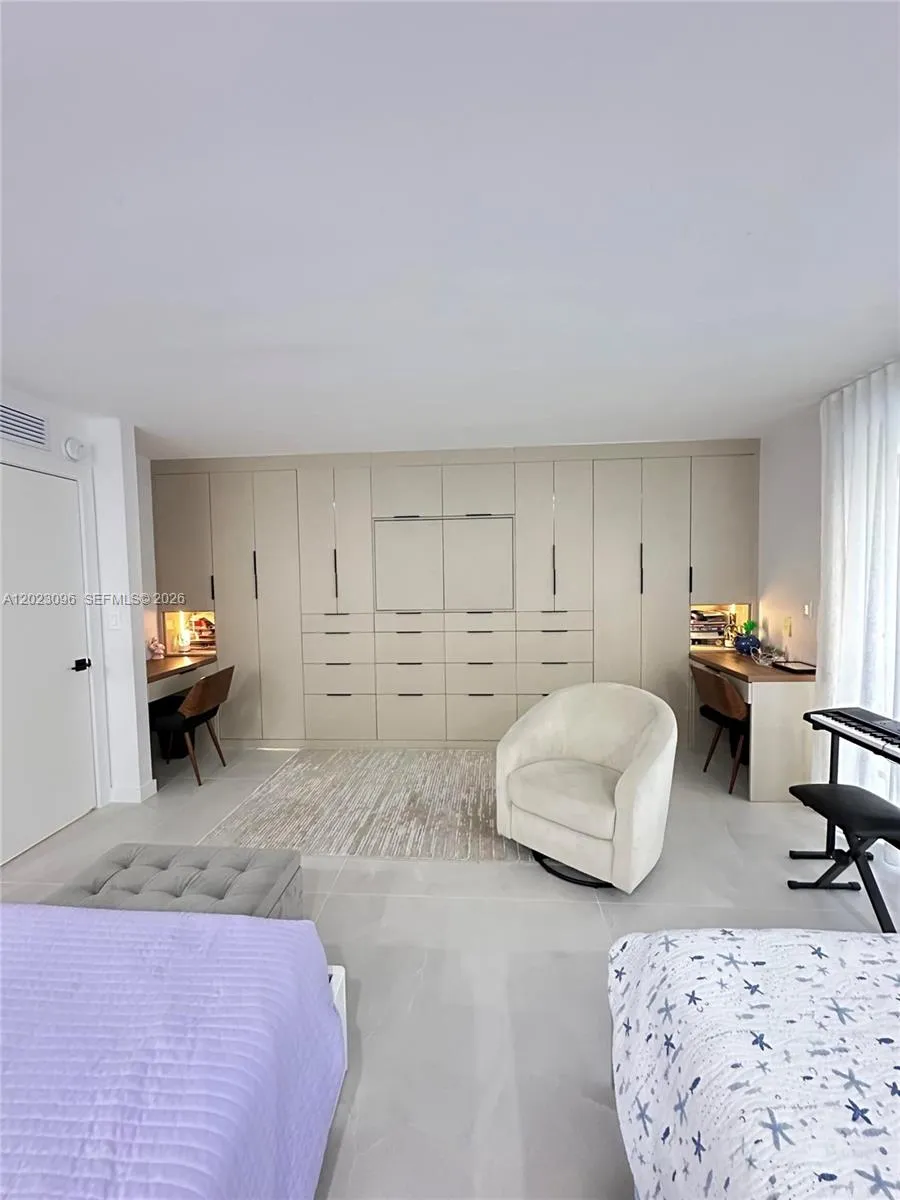 425 Grapetree Dr #211 Key Biscayne, FL 33149
