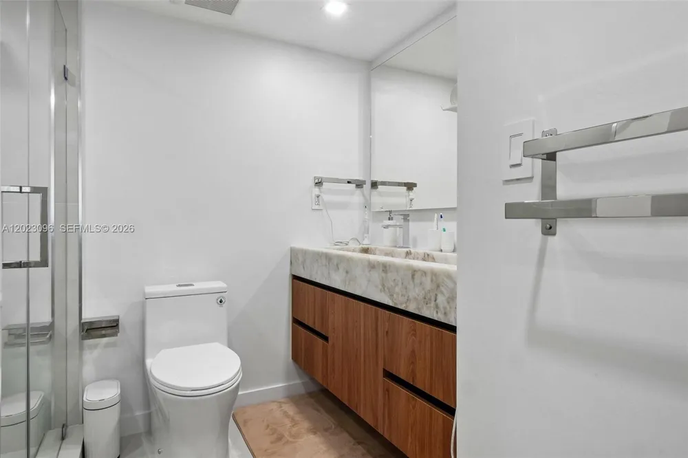 425 Grapetree Dr #211 Key Biscayne, FL 33149